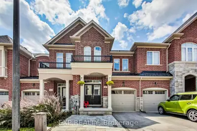 6 Heswall Lane W, Newmarket, ON L3Y 0E1