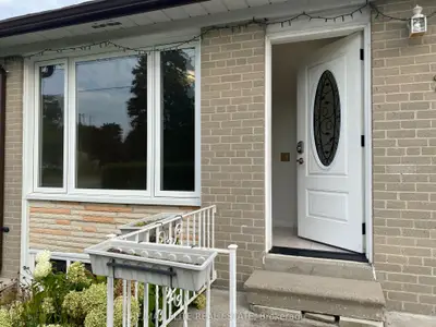 213 Beechy Drive S, Richmond Hill, ON L4C 2X6