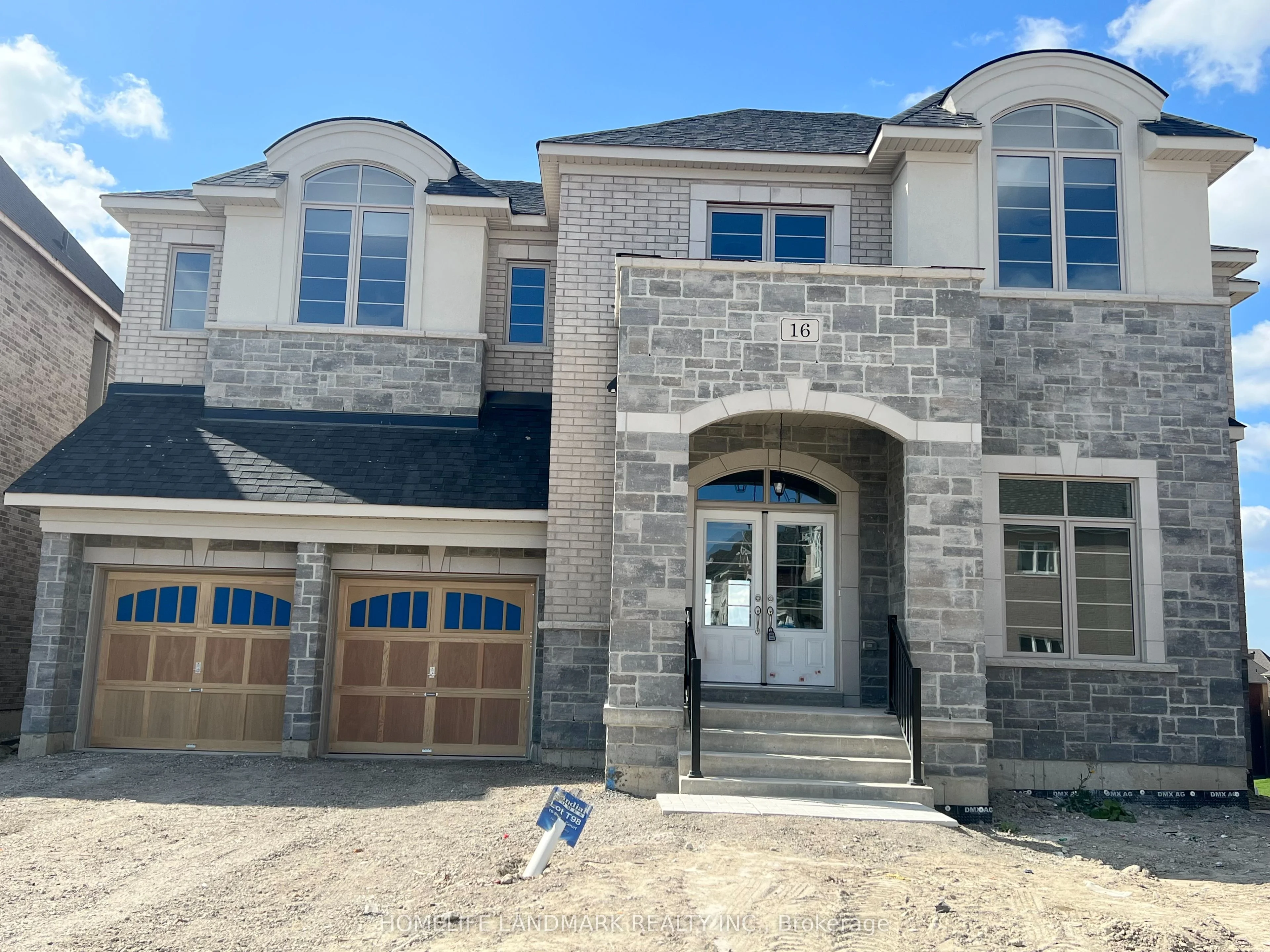 16 Slater Crescent, East Gwillimbury, On L9n 0p8