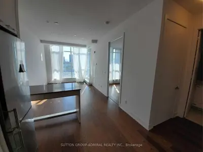9471 Yonge Street 323, Richmond Hill, ON L4C 1V4