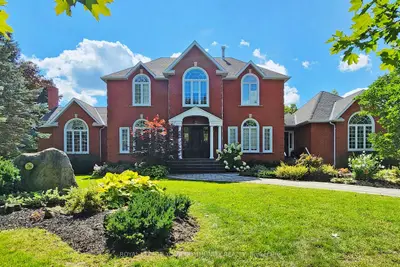 76 Raeview Drive, Whitchurch-Stouffville, ON L4A 3G7