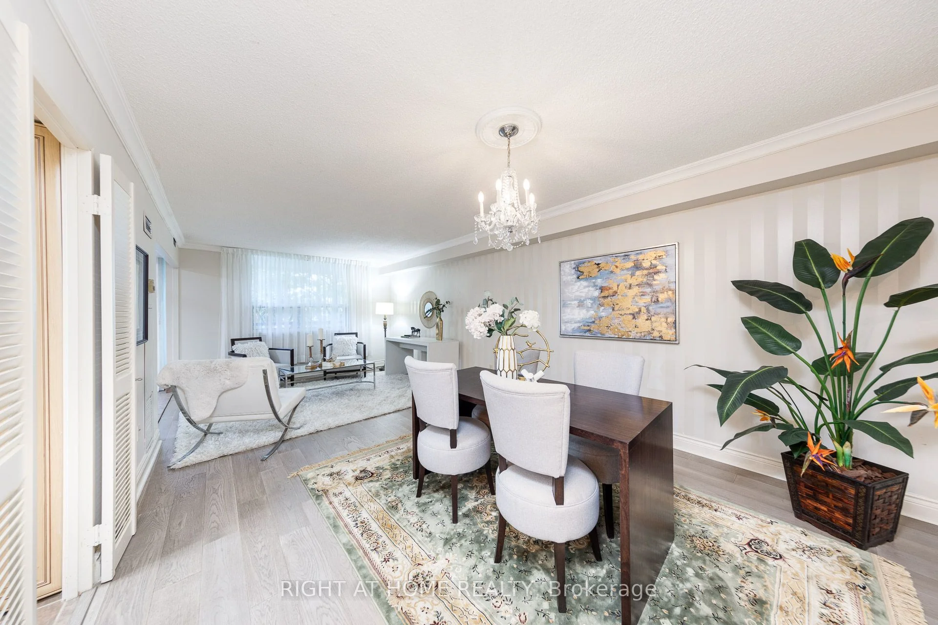 20 Harding Boulevard W 216, Richmond Hill, On L4c 9s4