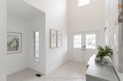 10 Milby Crescent, Bradford West Gwillimbury, ON L3Z 0X9