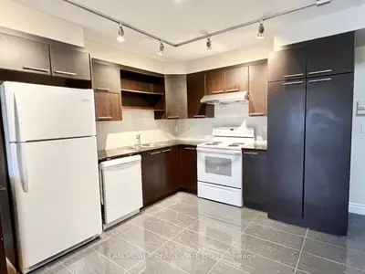 39 Galleria Parkway 211, Markham, ON L3T 0A6