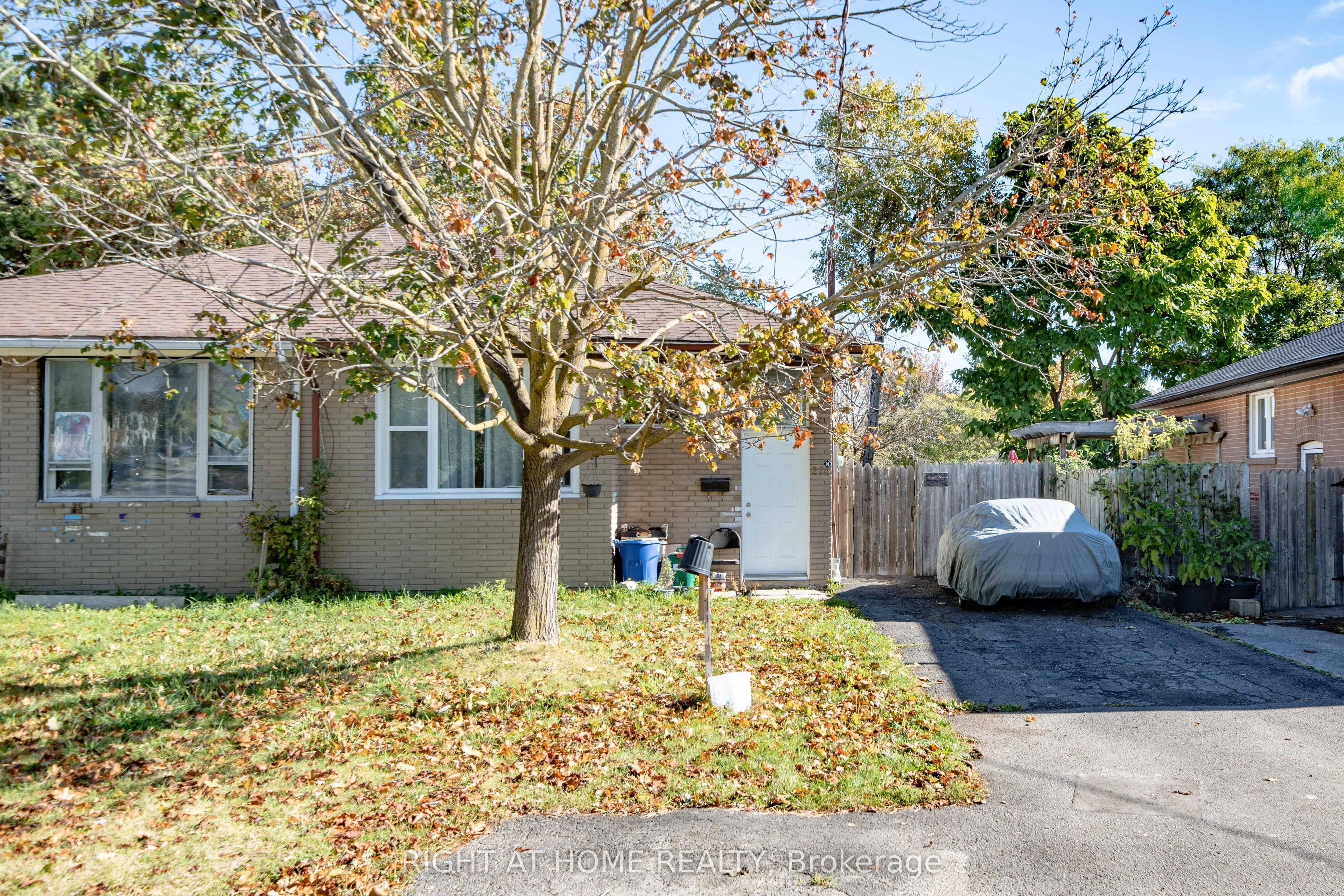 223 Septonne Avenue N Bsmt, Newmarket, ON L3Y 2W5