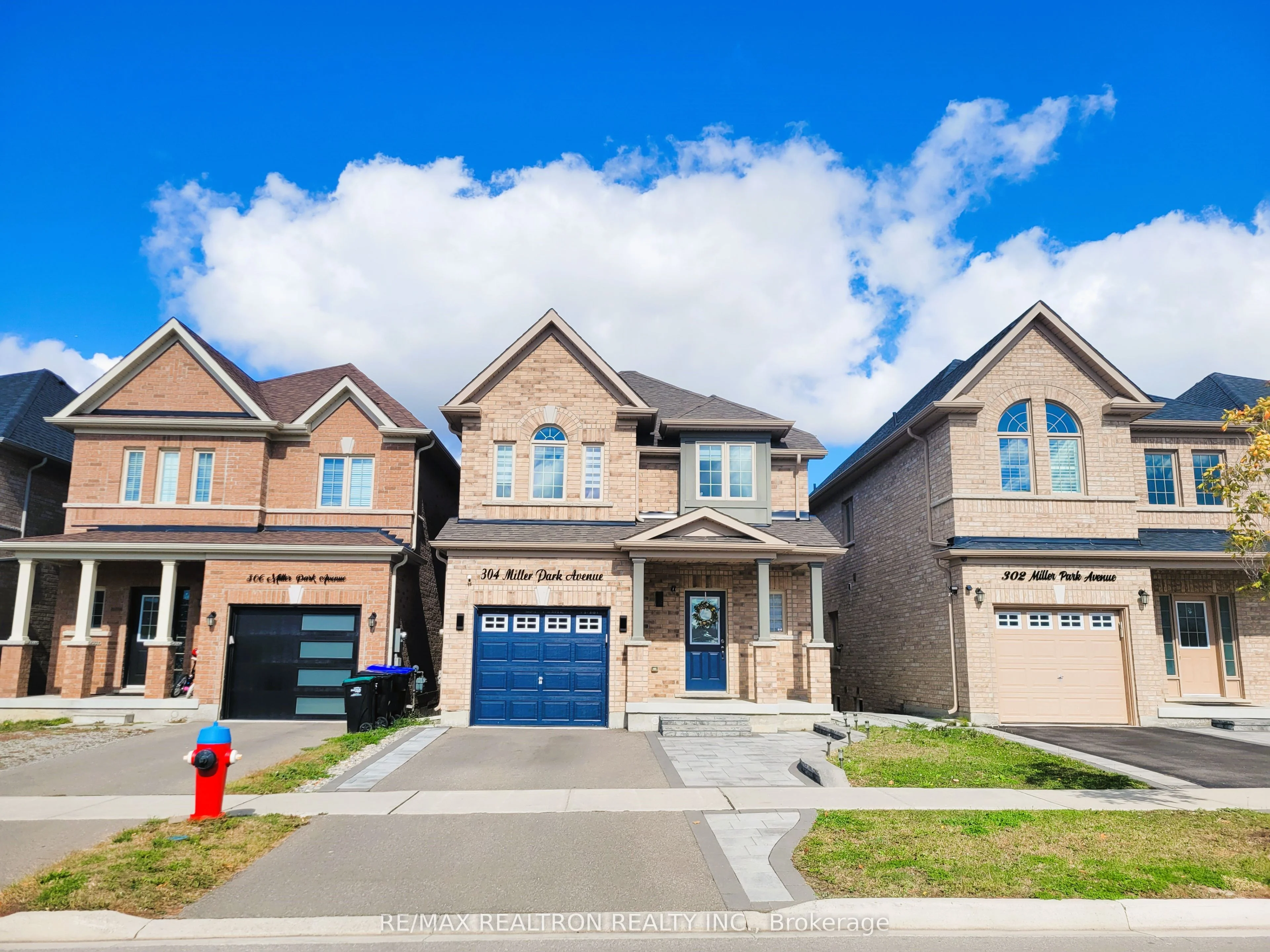 304 Miller Park Avenue, Bradford West Gwillimbury, ON L3Z 0X9