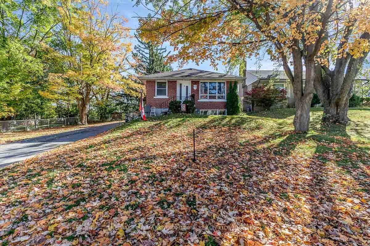 318 Avenue Road, Newmarket, ON L3Y 1P3