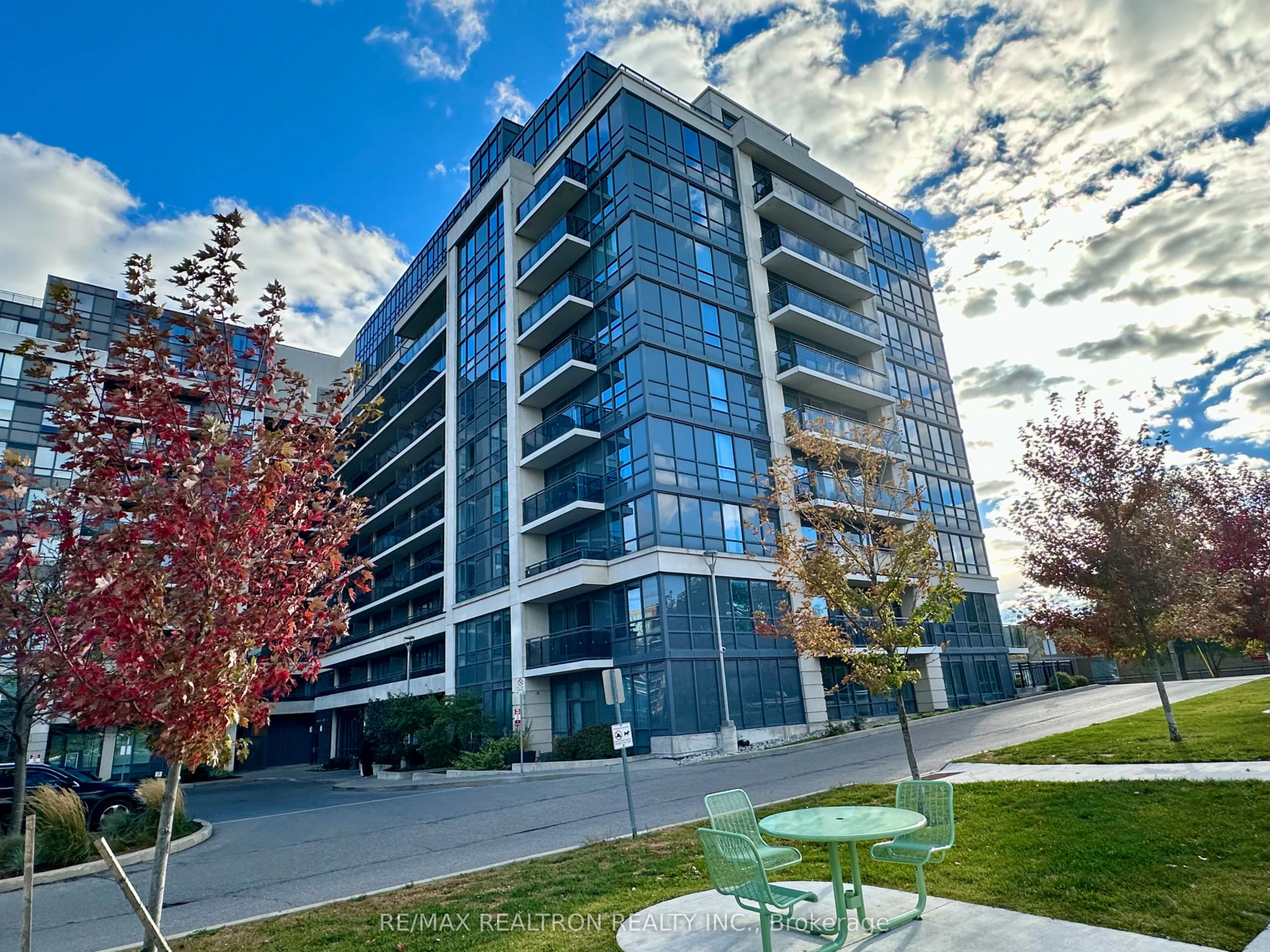 #922 370 Highway 7, Richmond Hill, ON, L4B 0C4