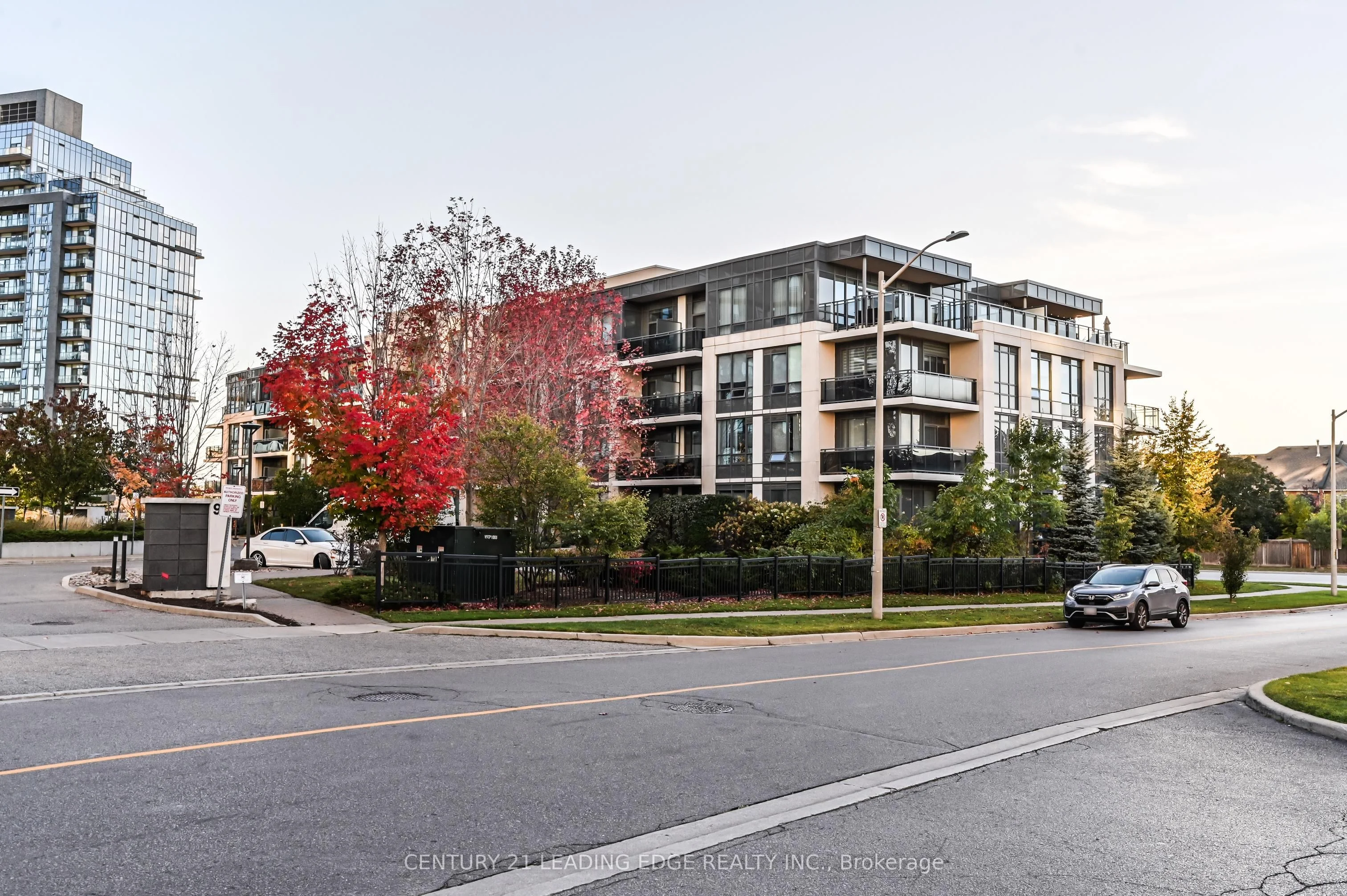 95 North Park Road 105, Vaughan, ON L4J 0J1
