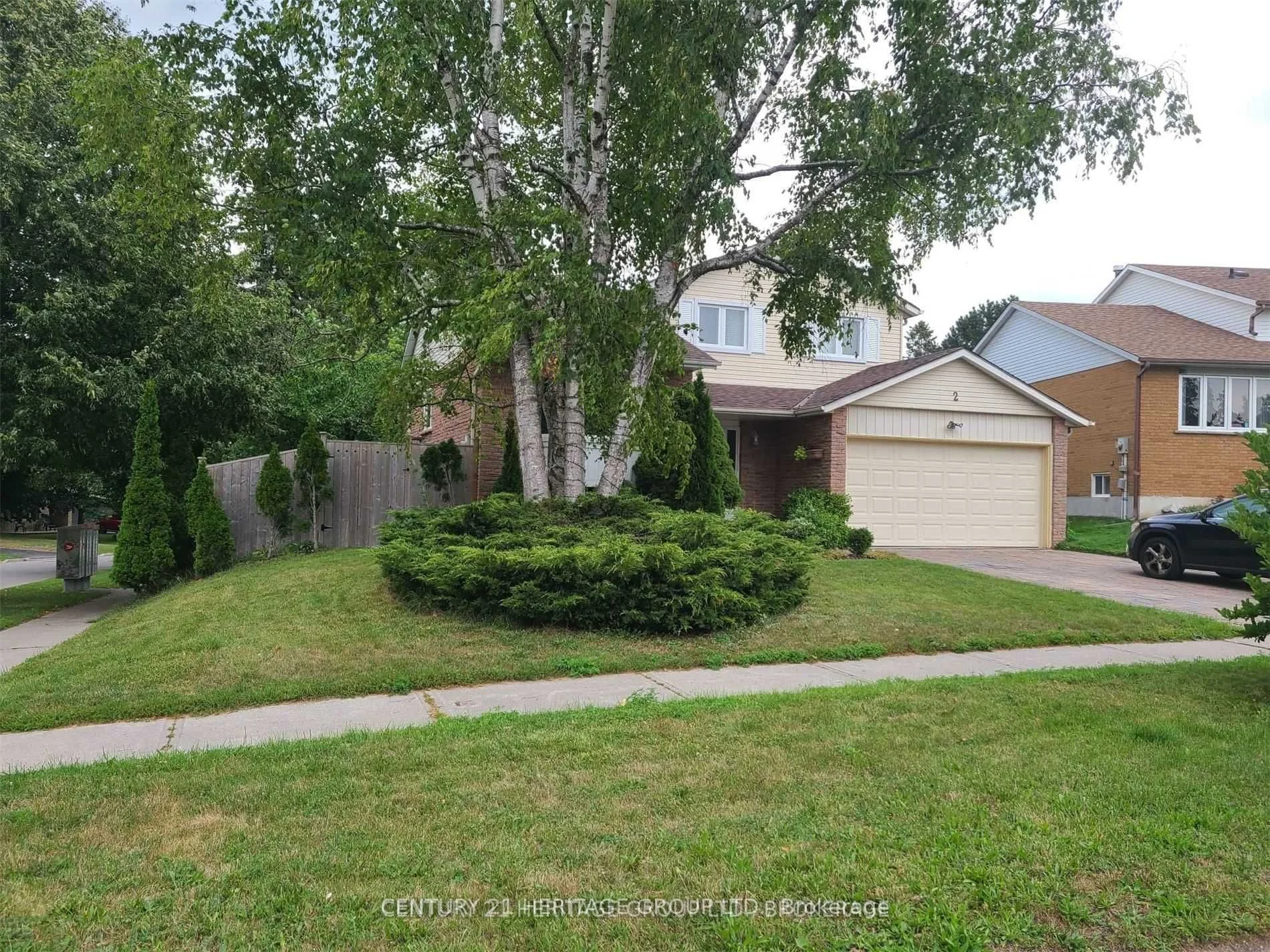 2 Eastman Crescent, Newmarket, ON L3Y 5R9