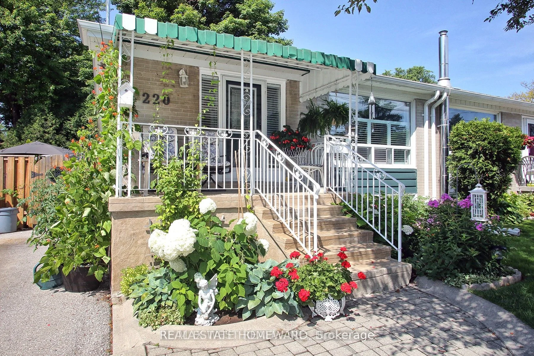 220 Neal Drive Bsmt, Richmond Hill, ON L4C 3L1