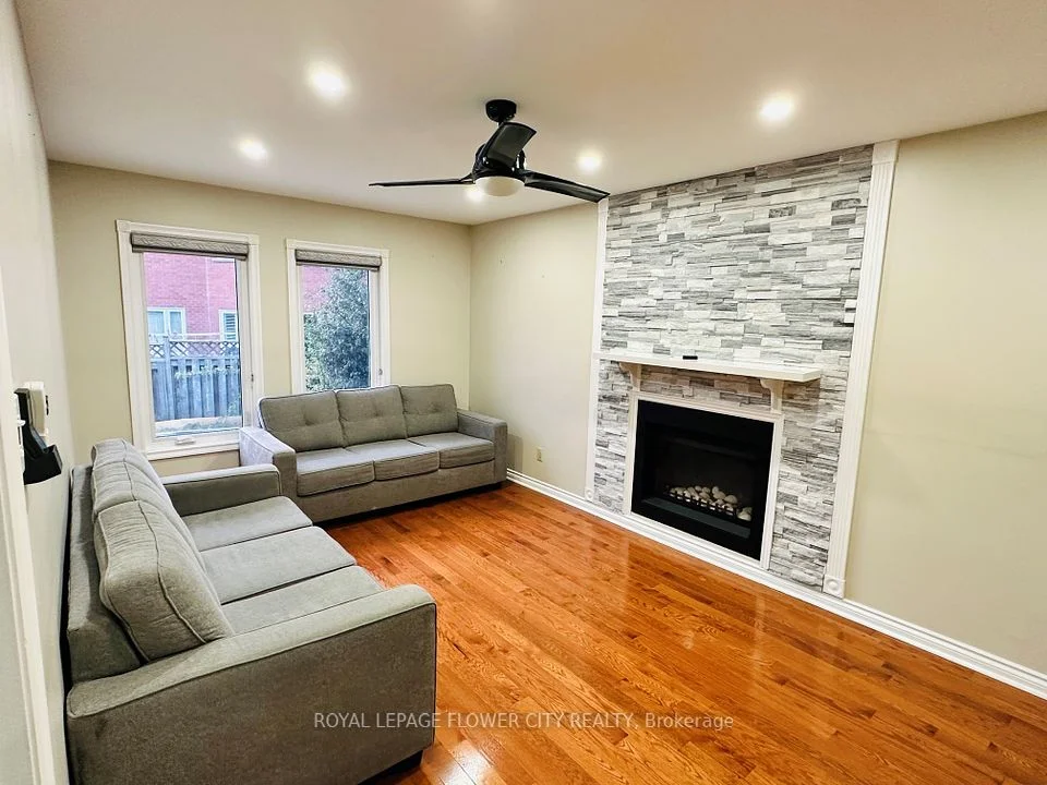 14 Nicola Court Upper, Vaughan, ON L4L 7N8