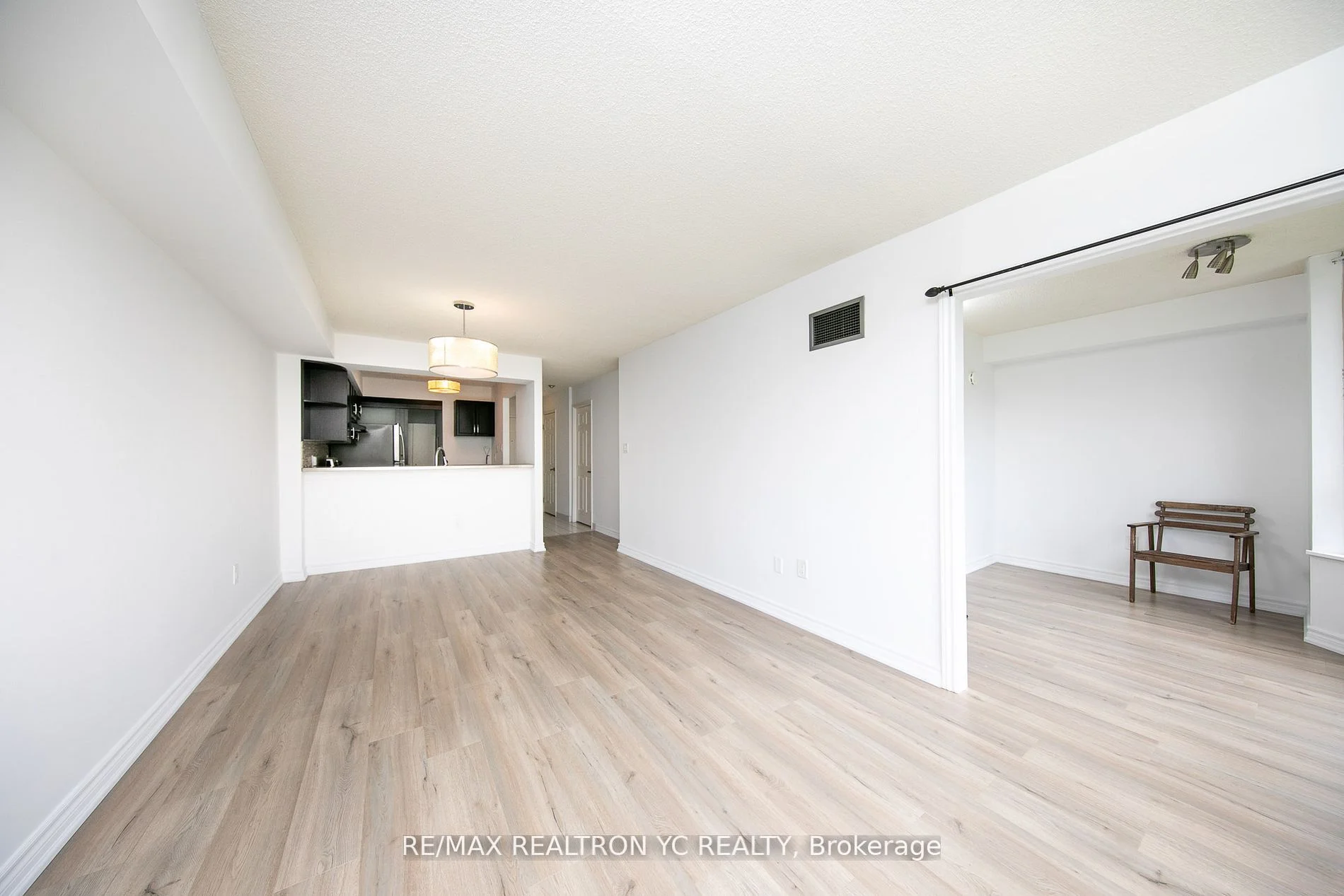309 Major Mackenzie Drive E 206, Richmond Hill, ON L4C 9V5