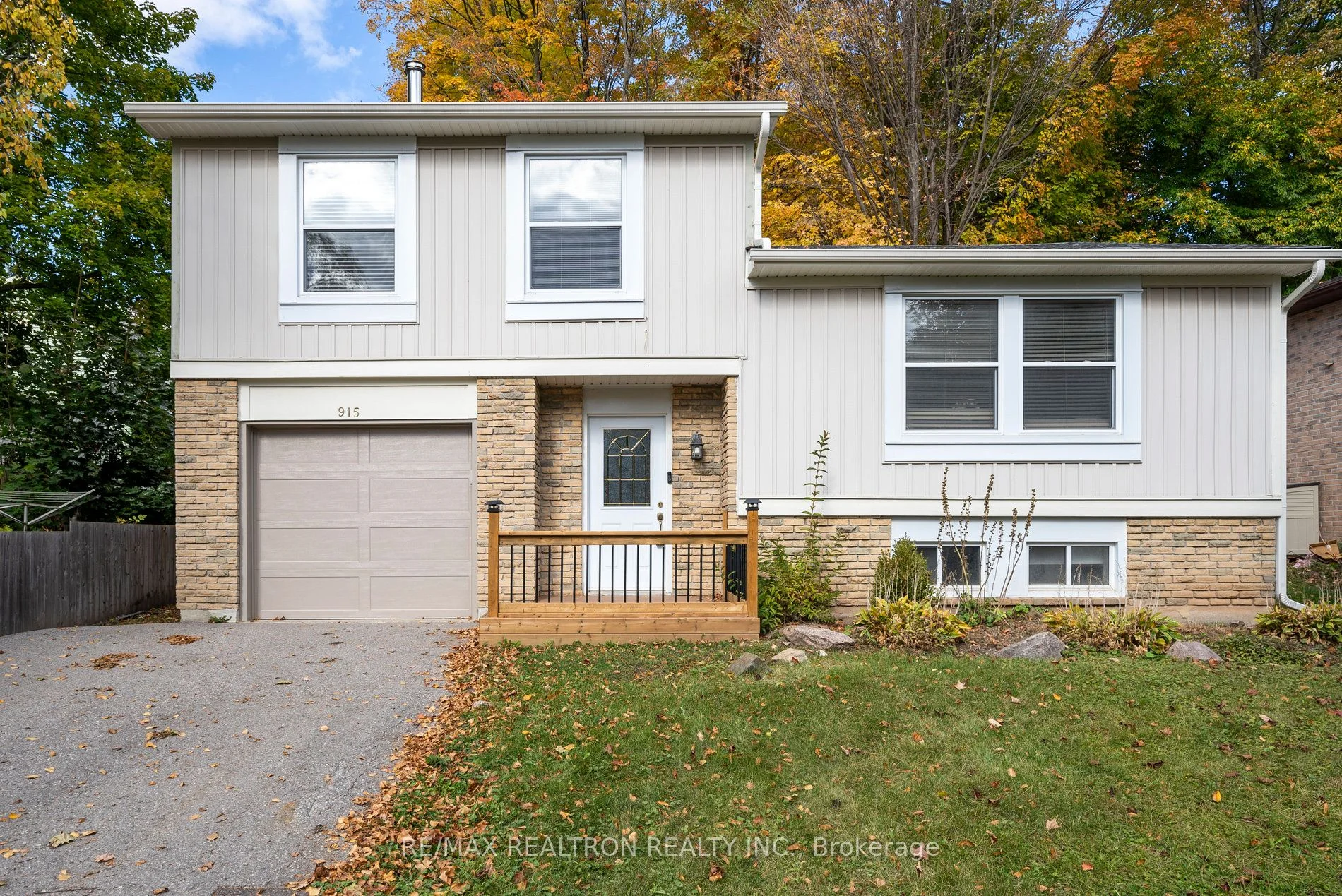 915 Janette Street, Newmarket, ON L3Y 5K3