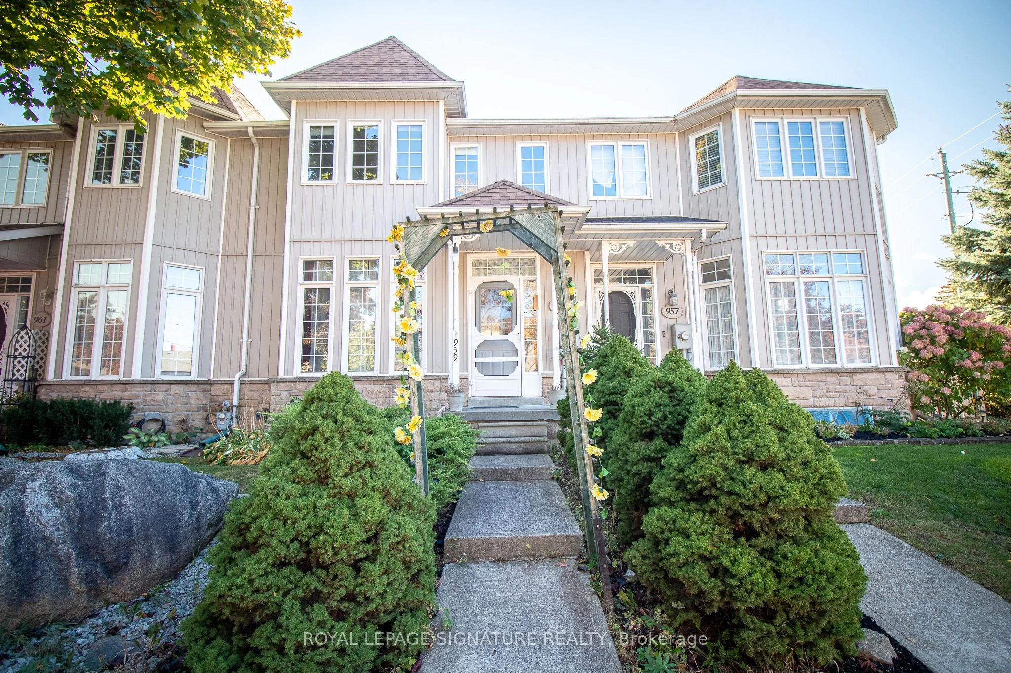 959 Lake Drive E, Georgina, On L0e 1r0