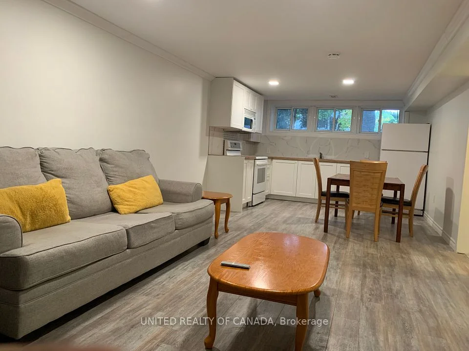 971 Lemar Road B, Newmarket, ON L3Y 1S2