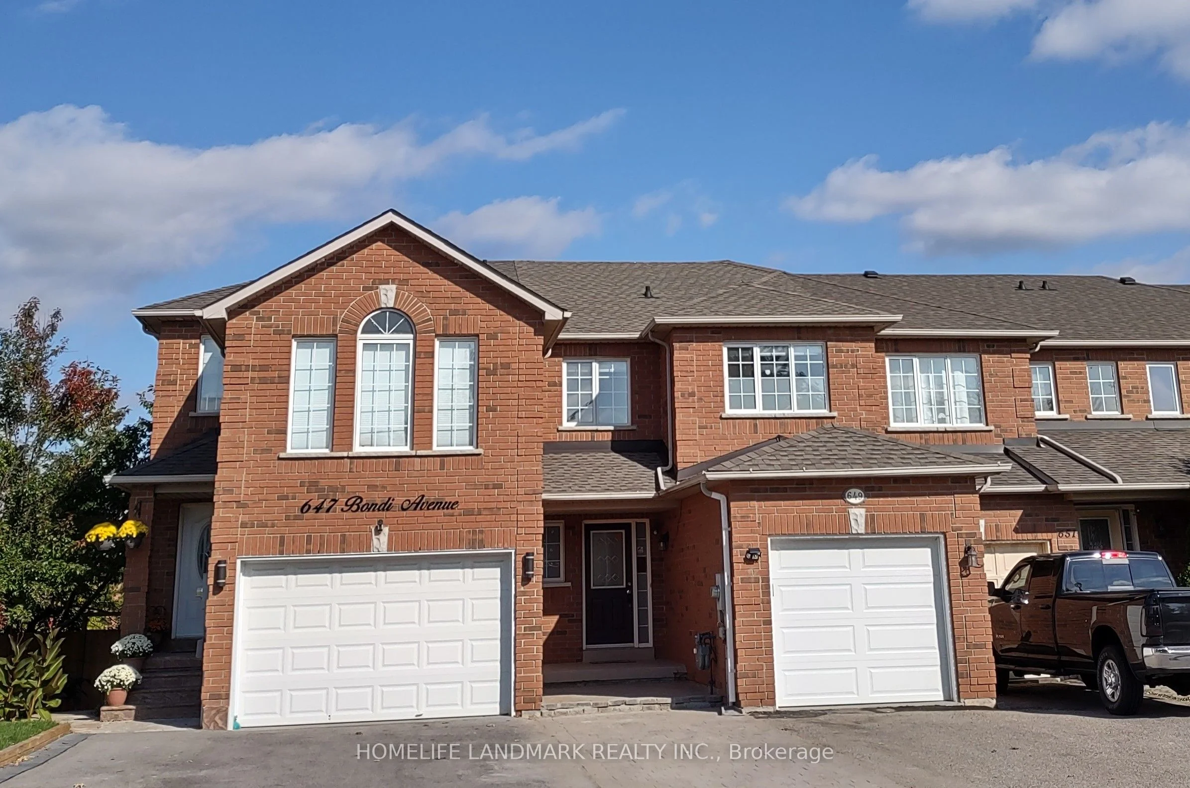 649 Bondi Avenue, Newmarket, On L3y 8s2
