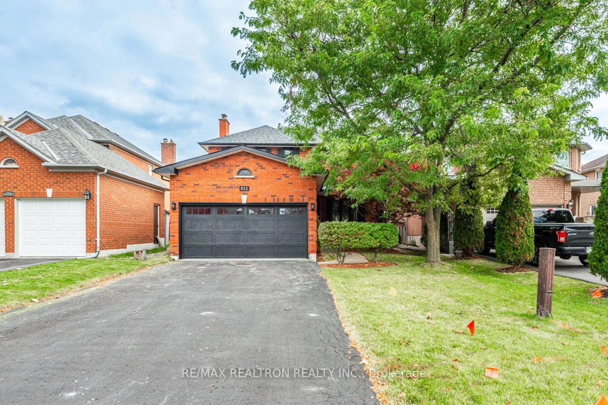 822 Firth Court, Newmarket, ON L3Y 8H7
