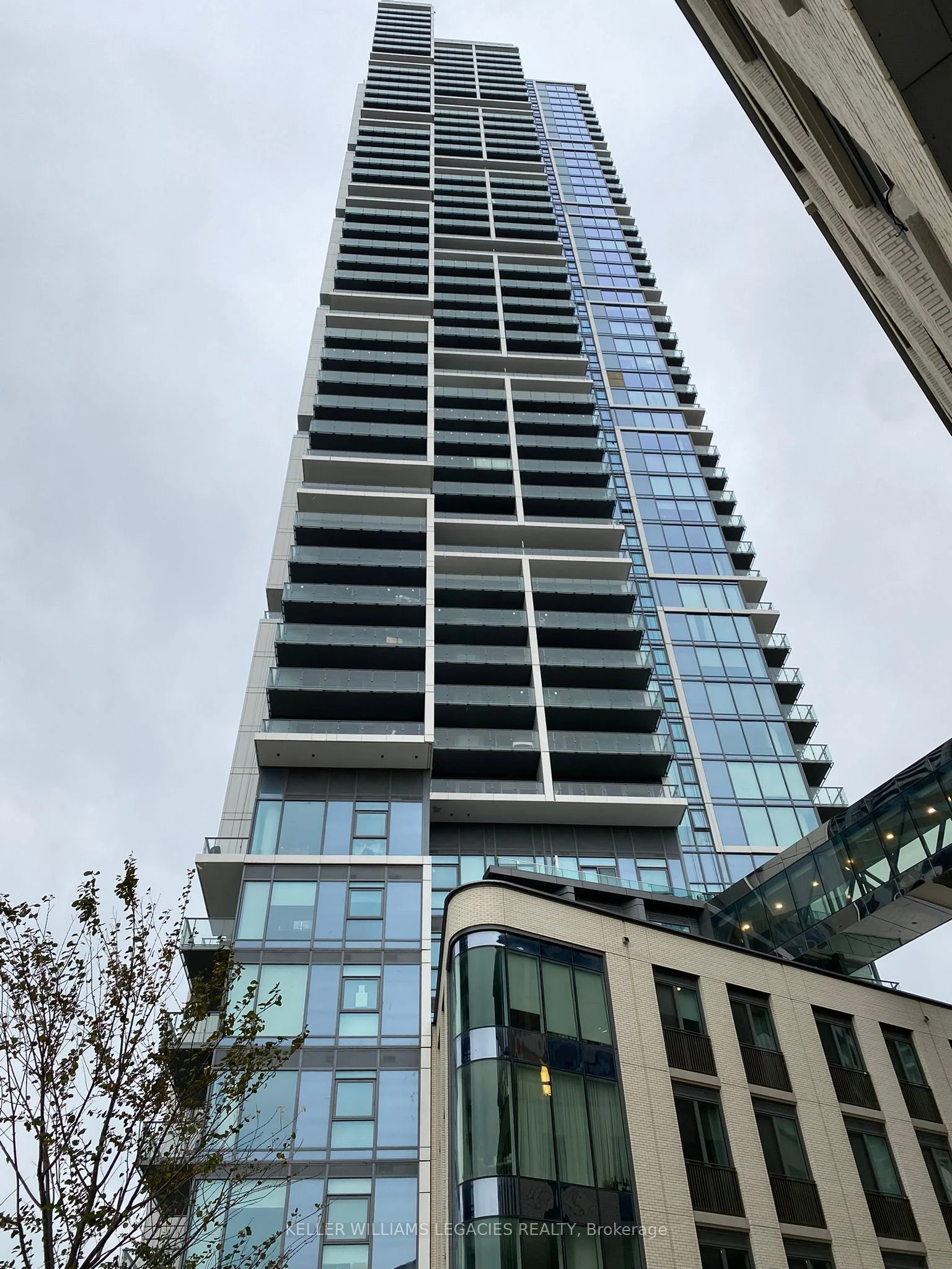 7890 JANE Street W 2810, Vaughan, ON L4K 3Y4