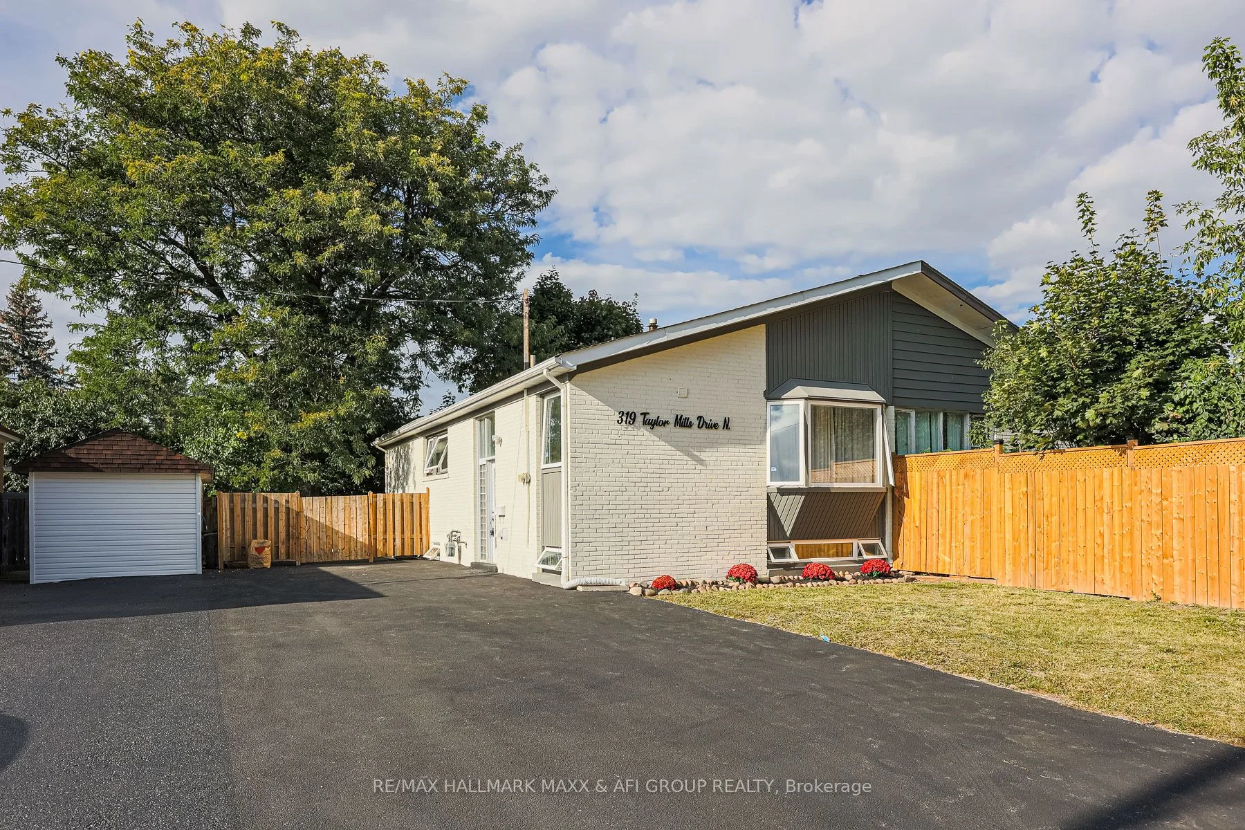 319 Taylor Mills Drive N Main, Richmond Hill, ON L4C 2T8