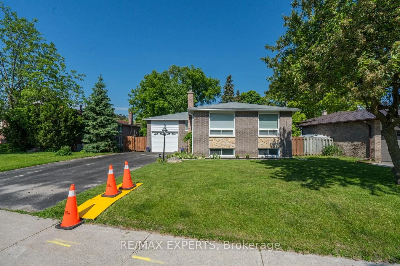 52 Townsend Avenue Lower, Bradford West Gwillimbury, ON L3Z 1Y1