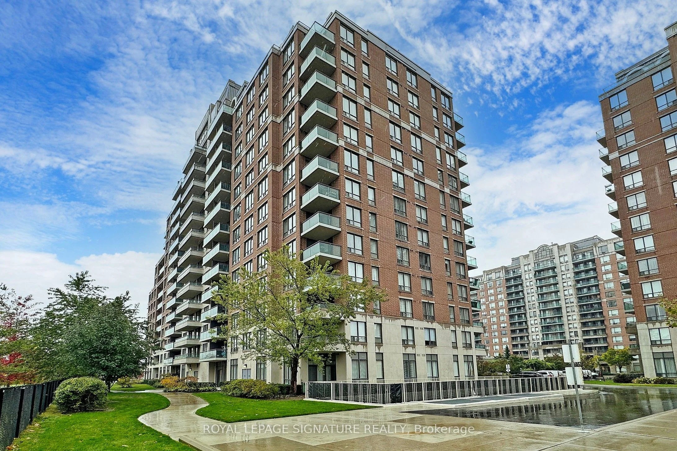 350 Red Maple Road 906, Richmond Hill, On L4c 0t5