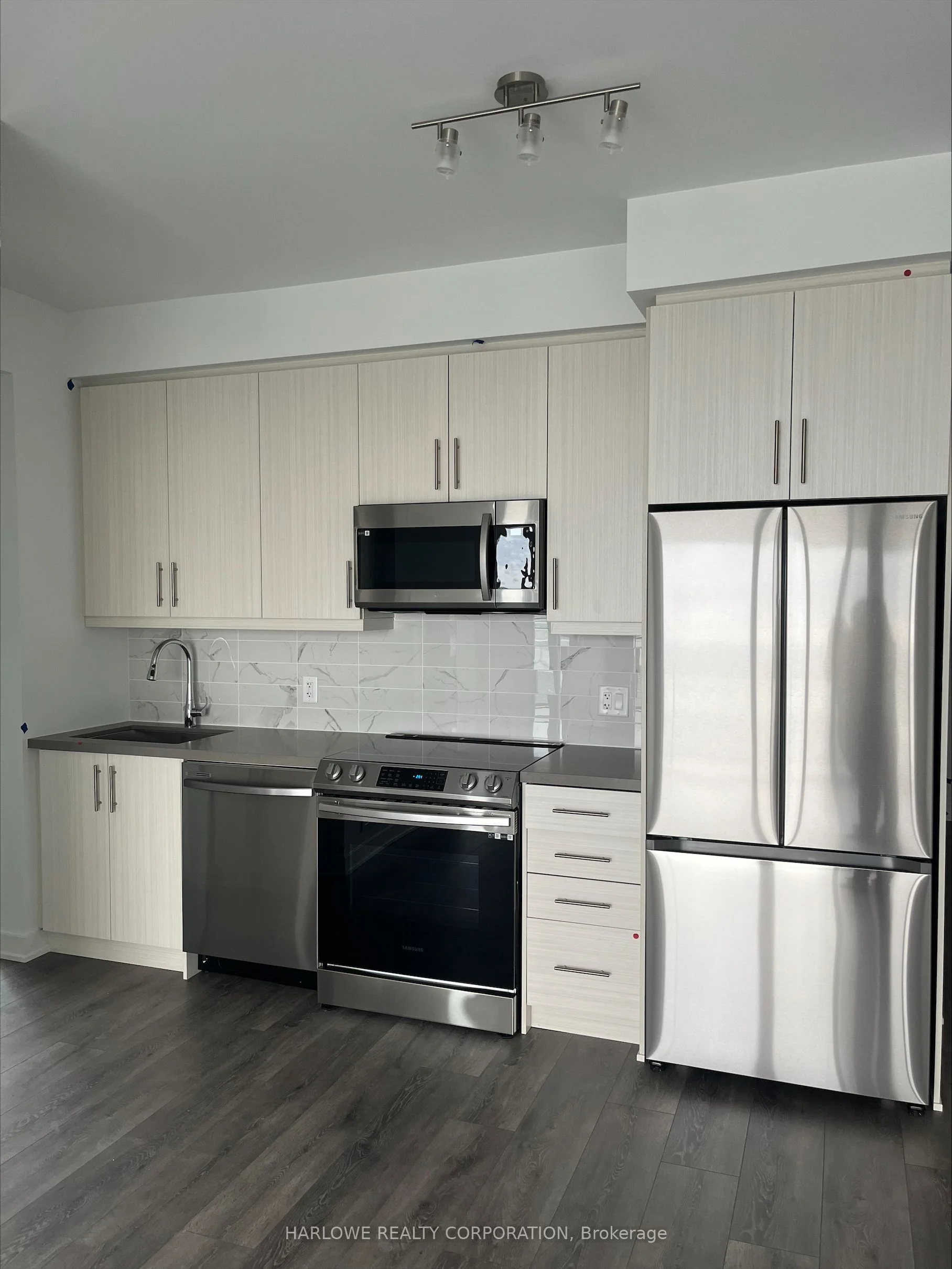 105 Oneida Crescent 2903, Richmond Hill, ON L4B 0H6