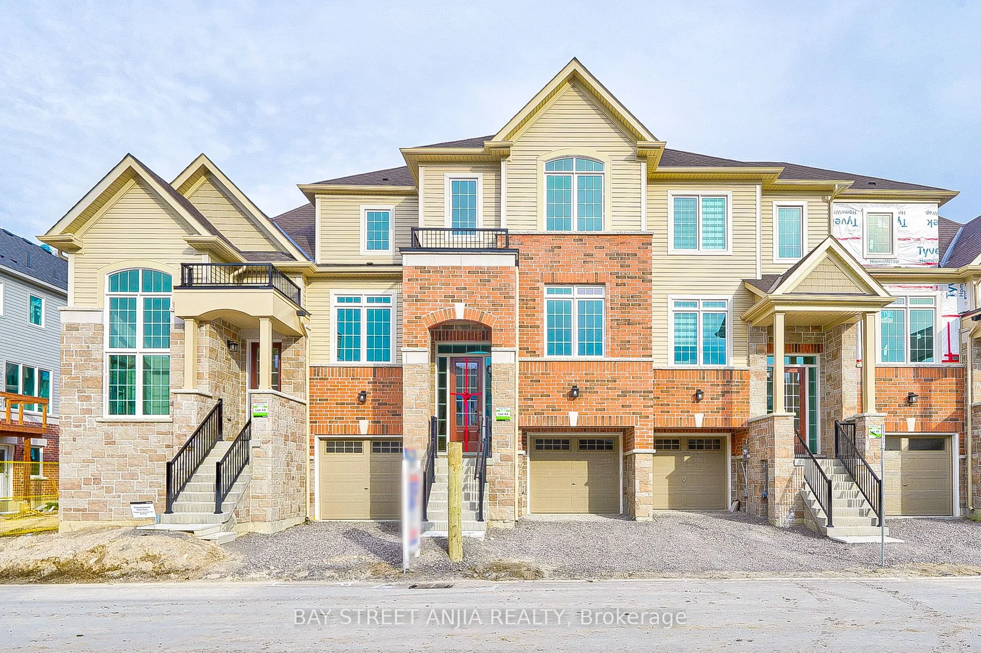 125 Lyall Stokes Circle, East Gwillimbury, On L0g 1m0