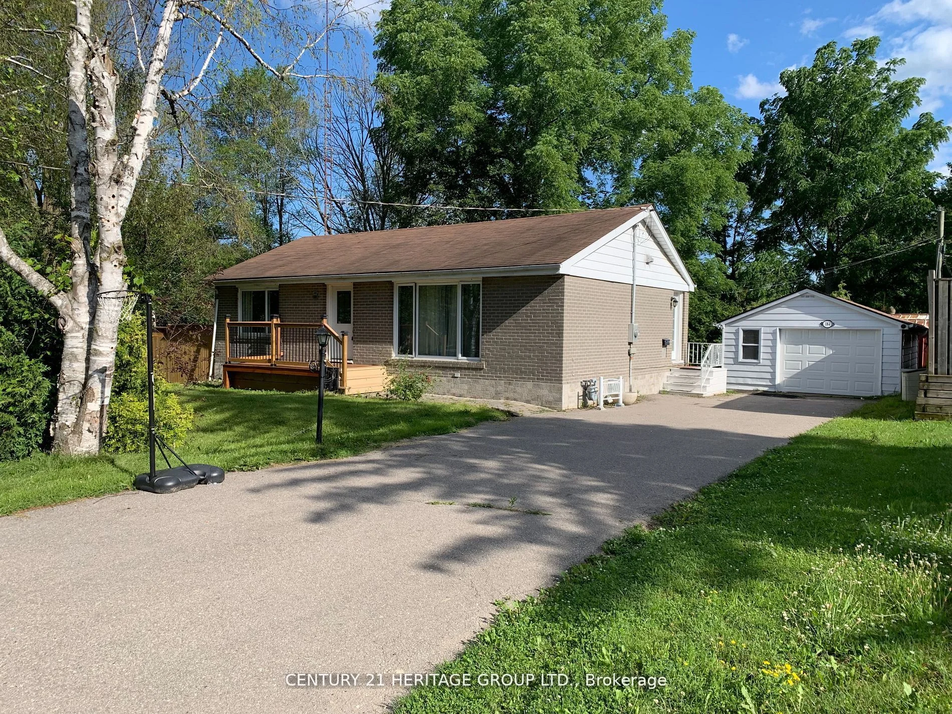 184 Avenue Road Main, Newmarket, ON L3Y 1N6