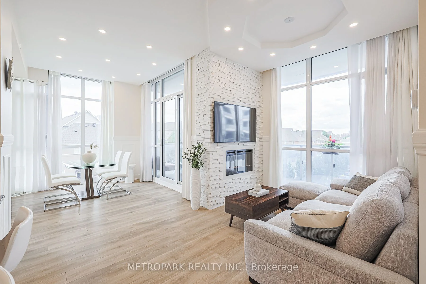 9471 Yonge Street 303, Richmond Hill, On L4c 0z5