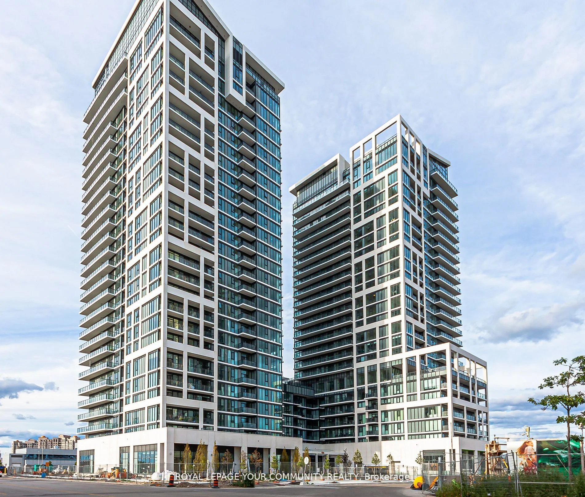 9000 Jane Street 2211, Vaughan, ON L4K 2M9