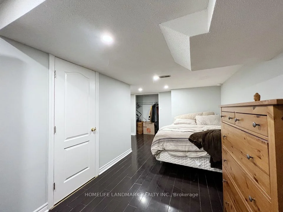 164 Wainscot Avenue Bsmt, Newmarket, ON L3X 2X6