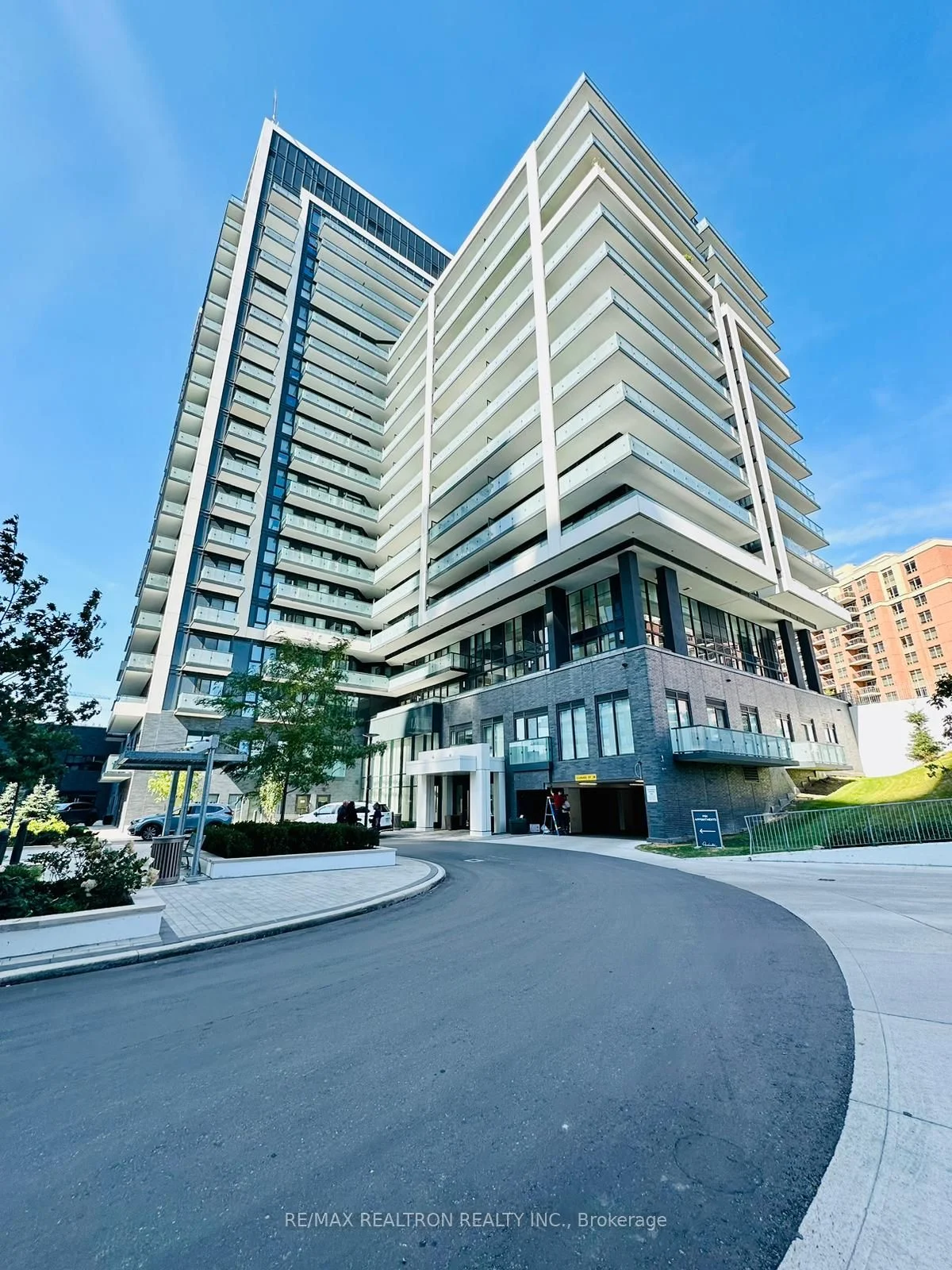 85 Oneida Crescent 712, Richmond Hill, ON L4B 0H4