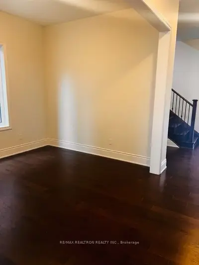184 Sunset Vista Court, Aurora, ON L4G 3Y1