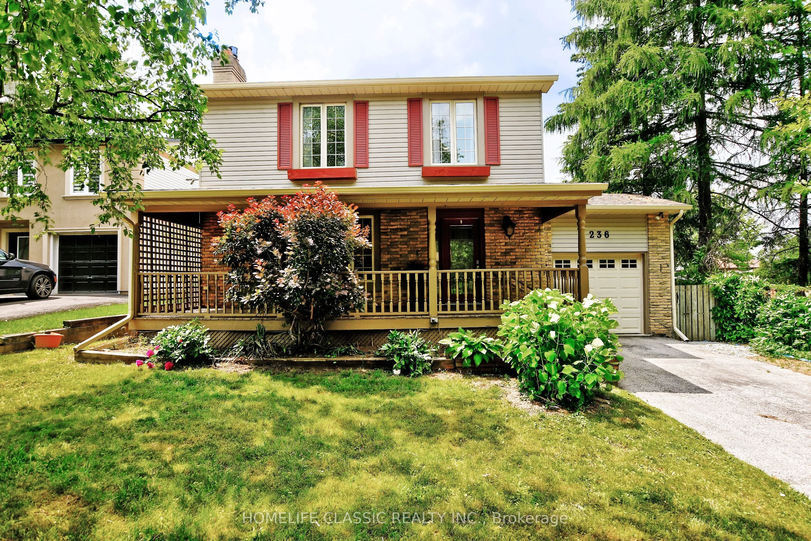 236 Hibiscus Court N, Newmarket, ON L3Y 5K9
