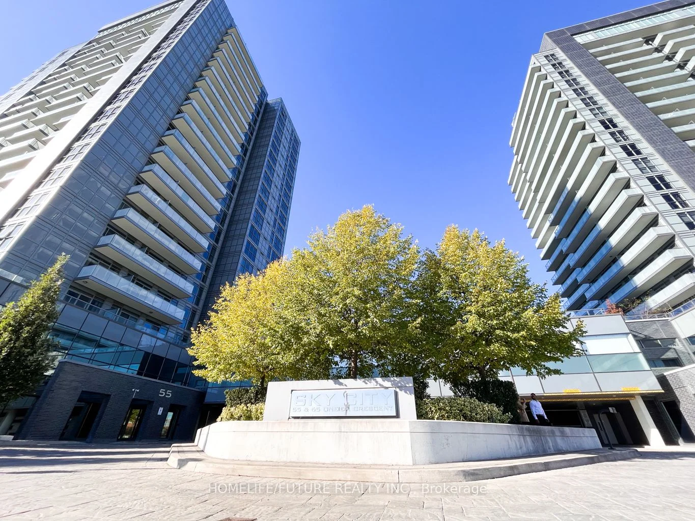 65 ONEIDA Crescent 1607, Richmond Hill, ON L4B 0G9