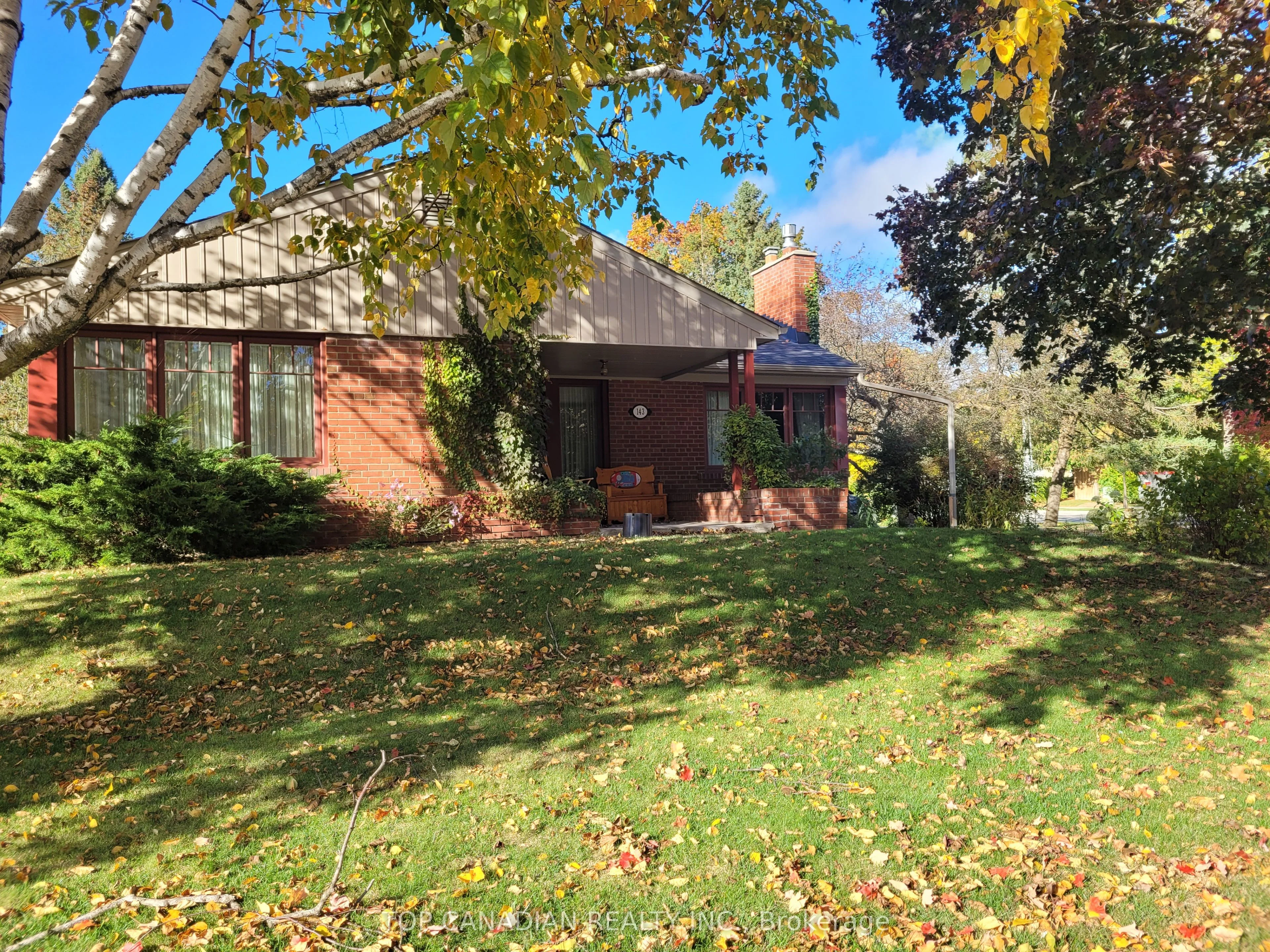 143 Avenue Road Main, Newmarket, ON L3Y 1N2