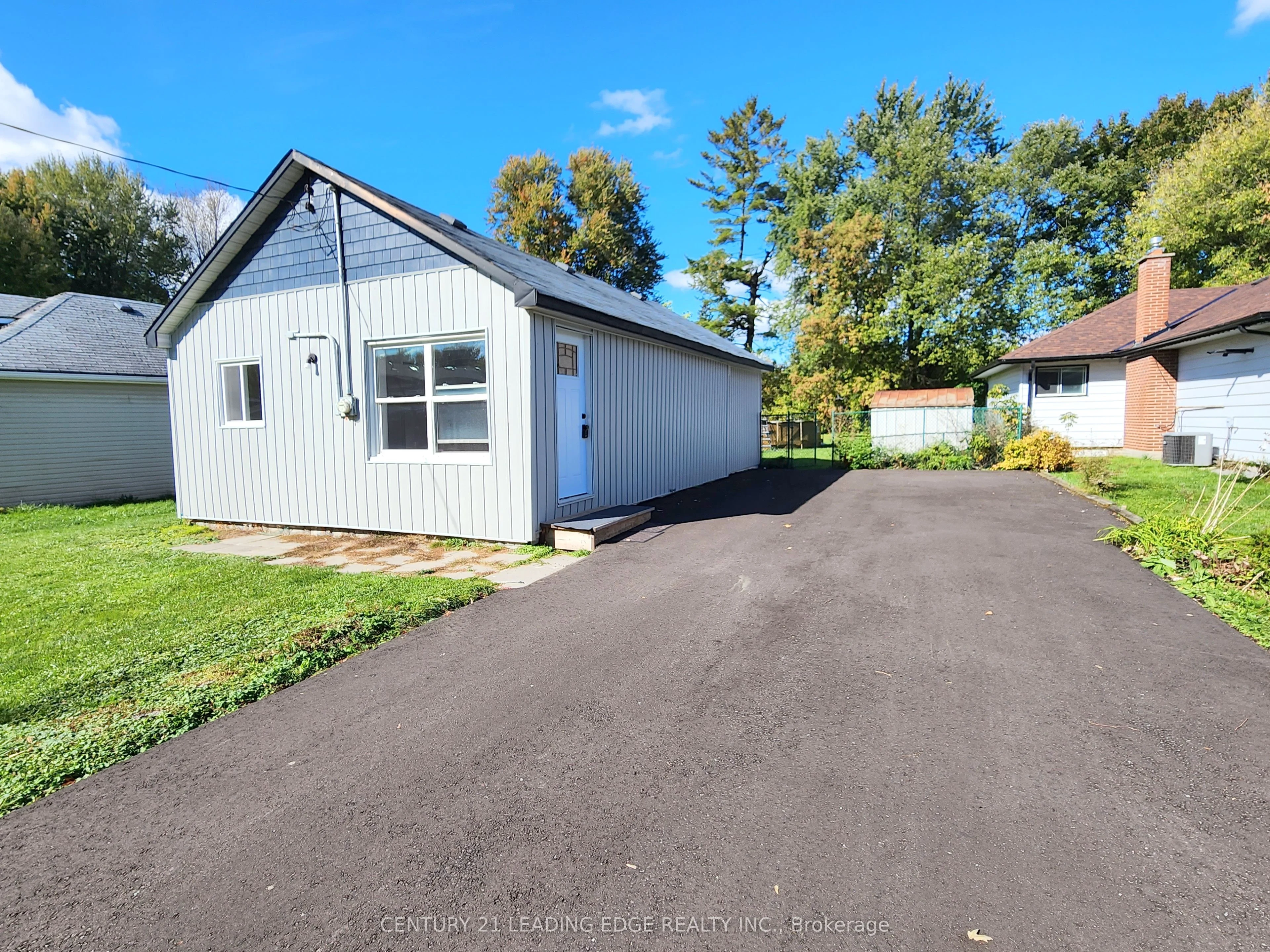 208 Bayview Avenue, Georgina, On L4p 2t2