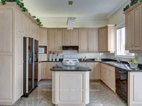 27 Frybrook Crescent, Richmond Hill, ON L4B 4B8