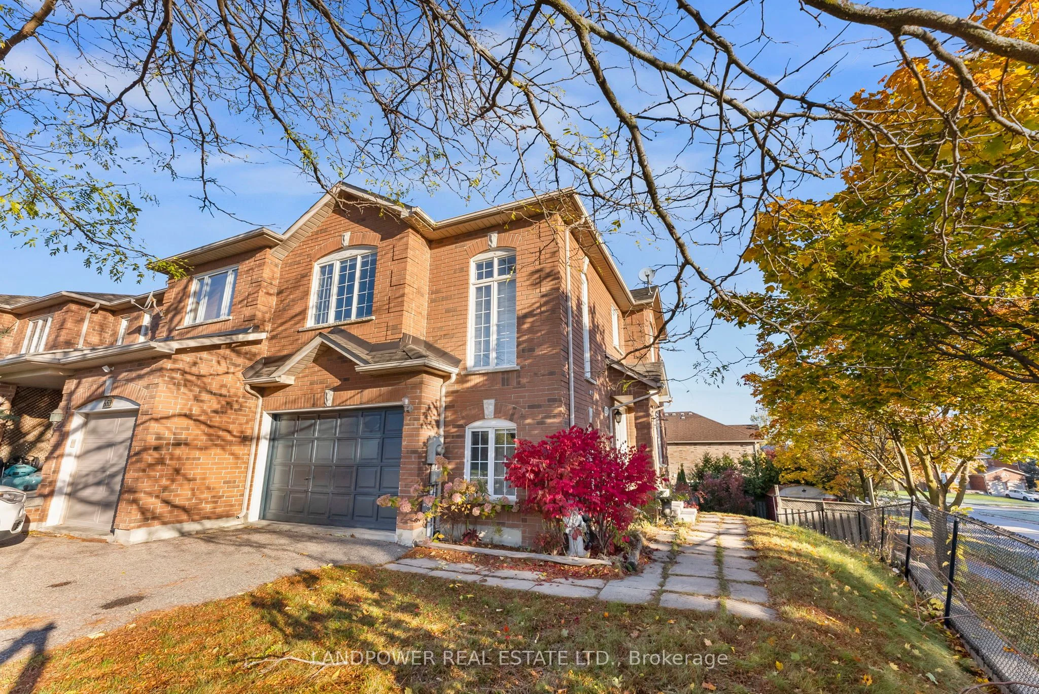 591 College Manor Drive, Newmarket, ON L3Y 8S2
