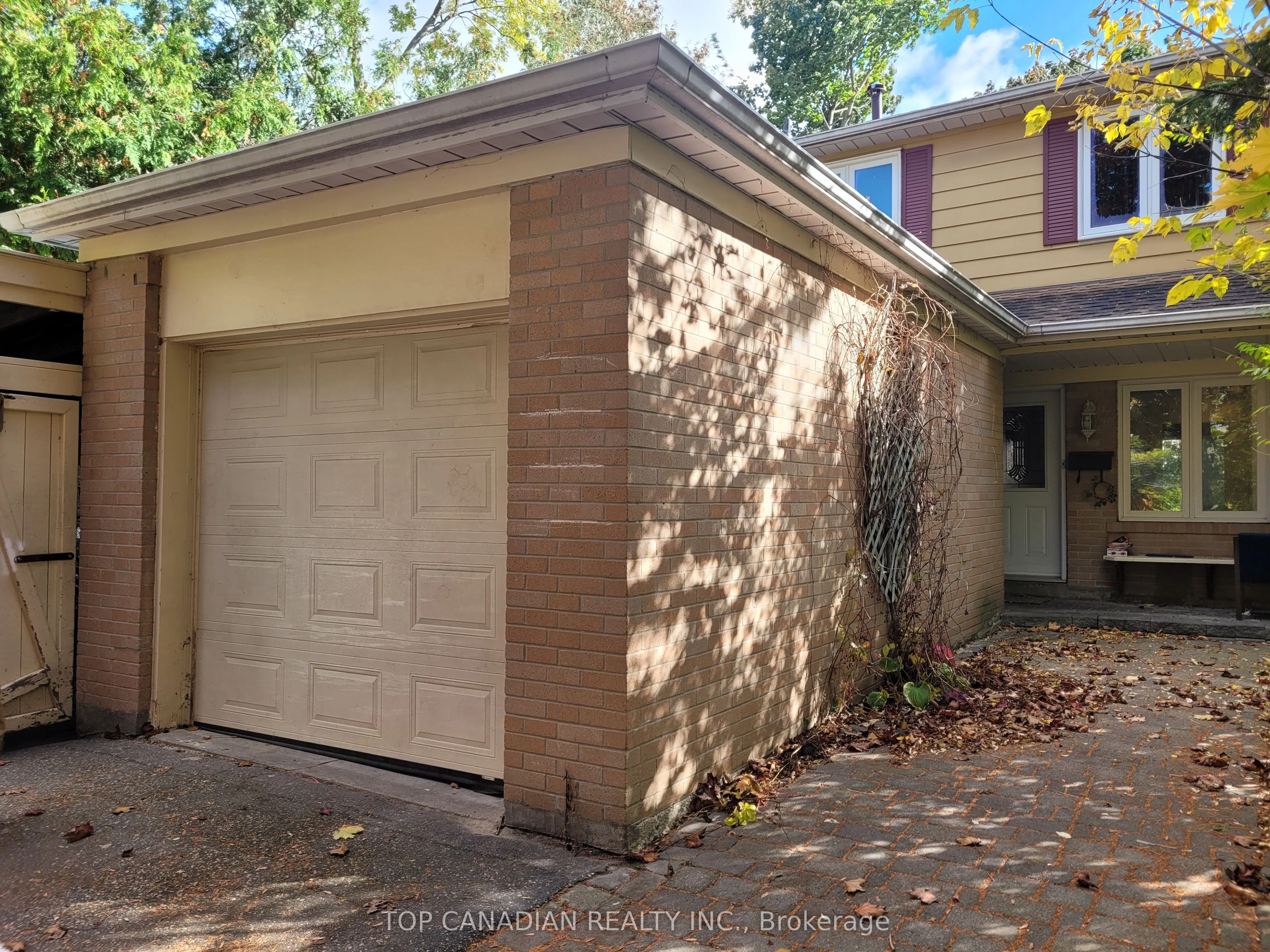 127 Huron Heights Drive MAIN, Newmarket, ON L3Y 4Z6