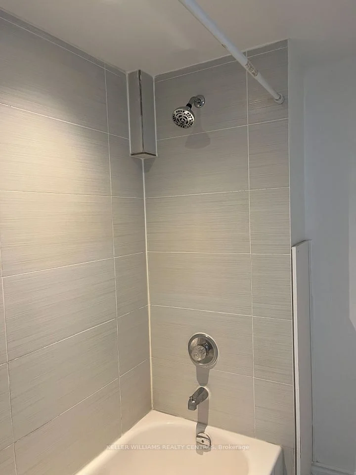 211 Silverbirch Drive B, Newmarket, ON L3Y 2Z6