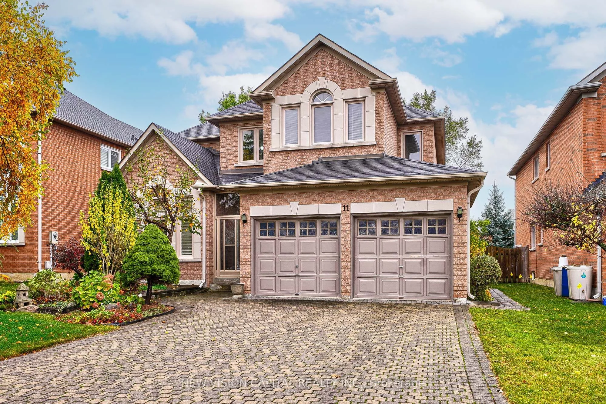 11 Farnham Drive, Richmond Hill, ON L4B 4B4