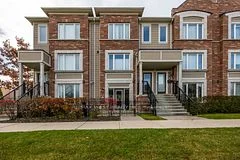 36 Walter Dove Court E 8, Aurora, ON L4G 0S8