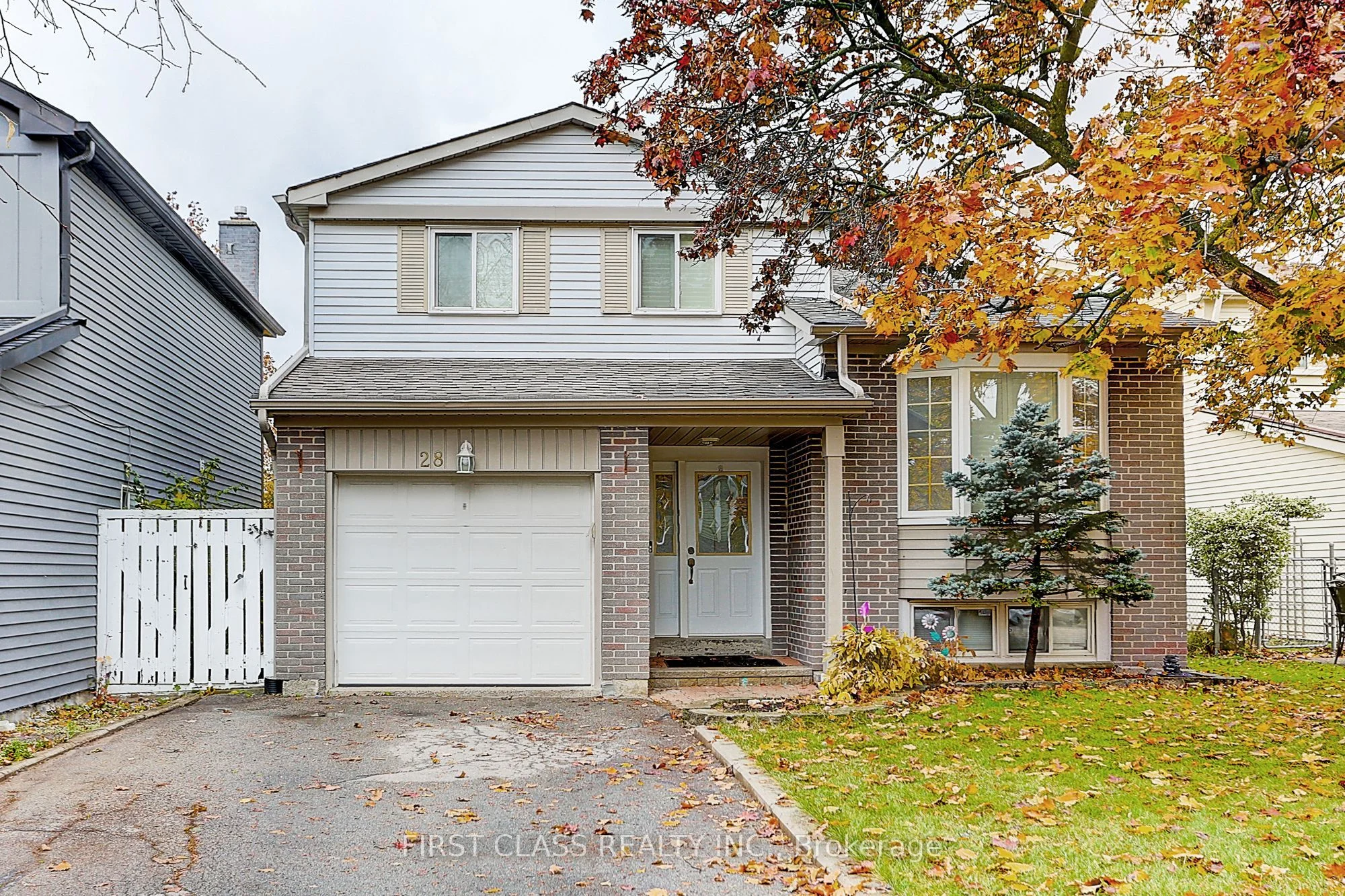 28 Merrylynn Drive, Richmond Hill, ON L4C 5A9