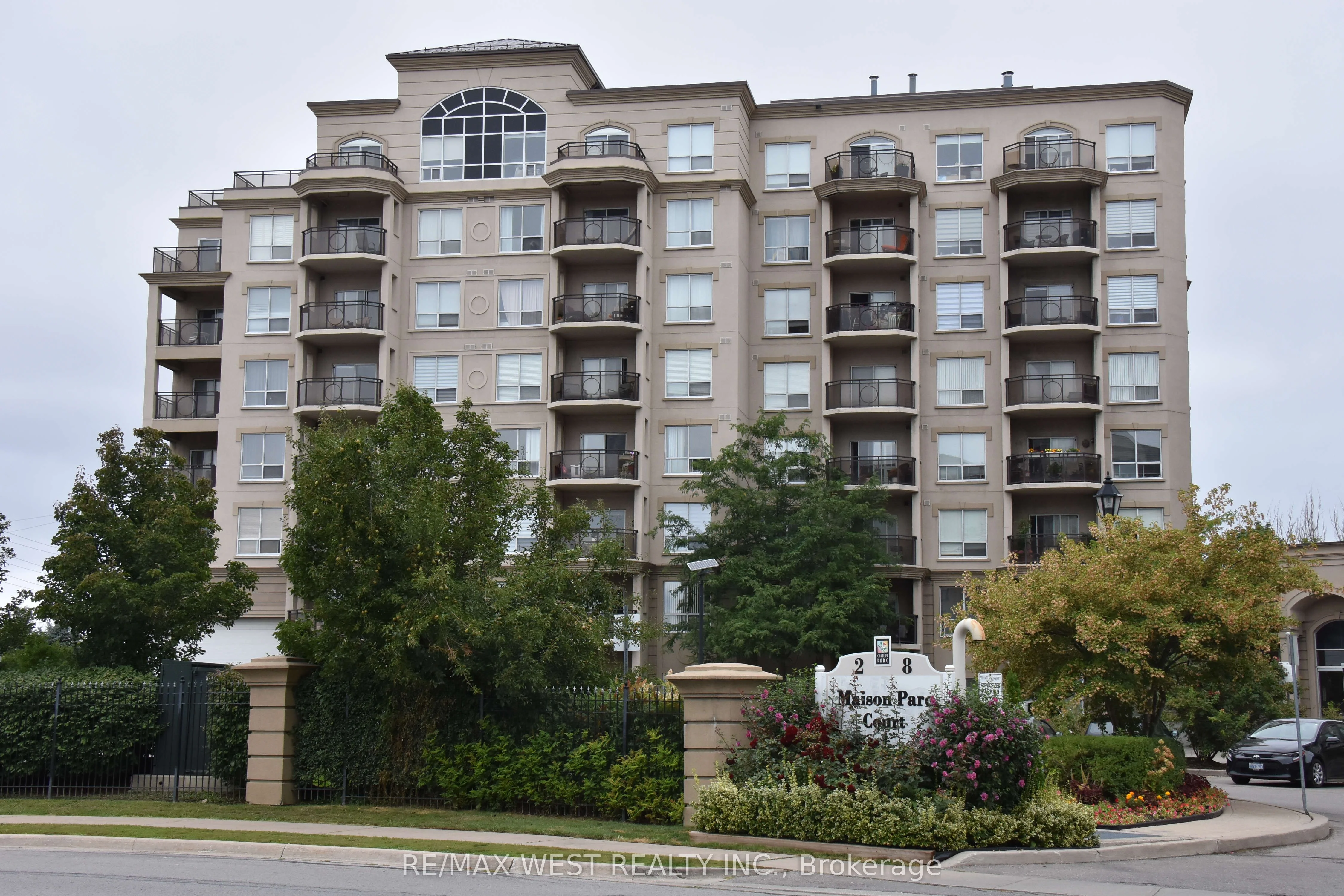 8 Maison Parc Court 507, Vaughan, ON L4J 9K4