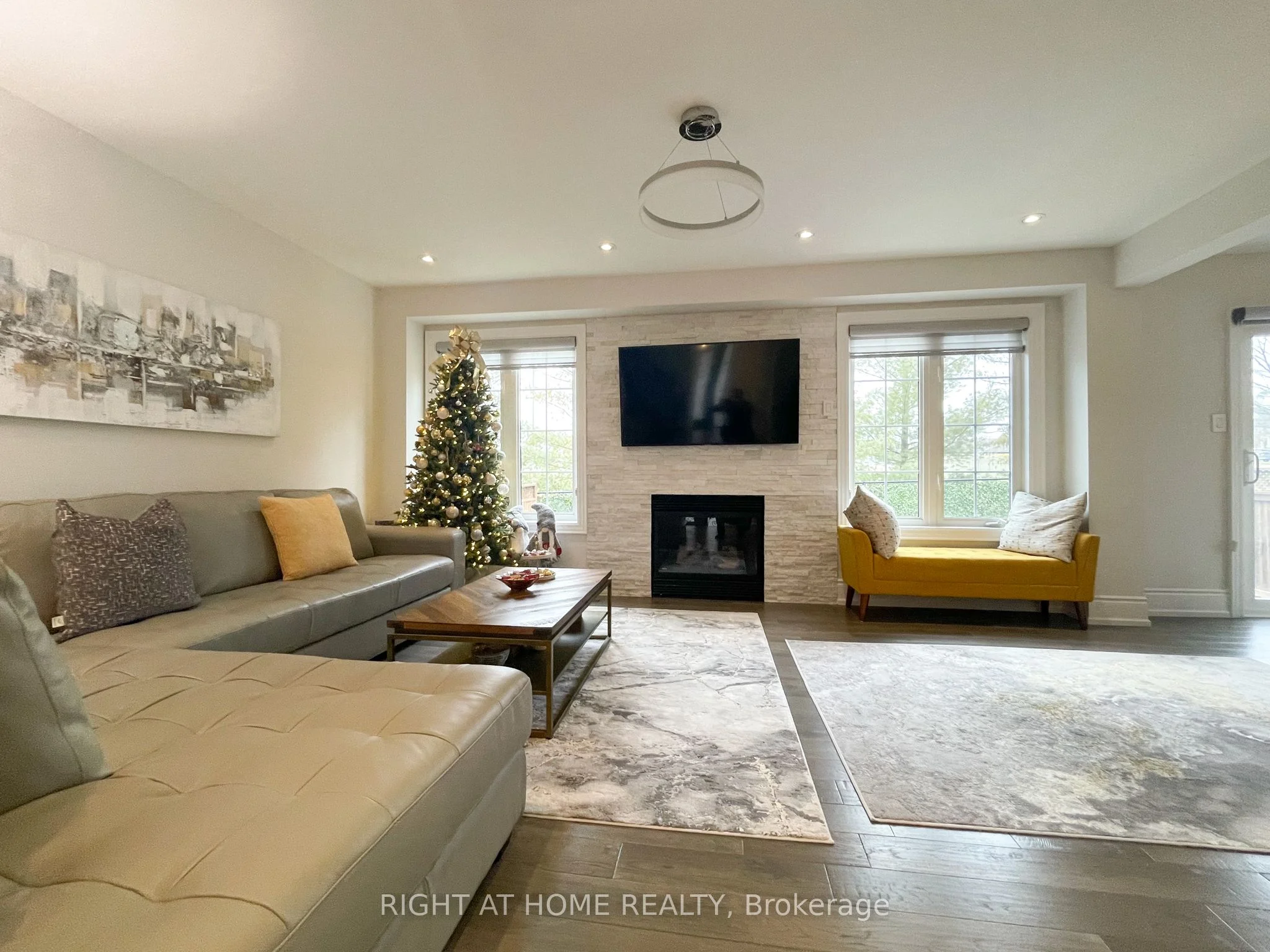 69 Shoniker Drive, Newmarket, ON L3X 2Y7