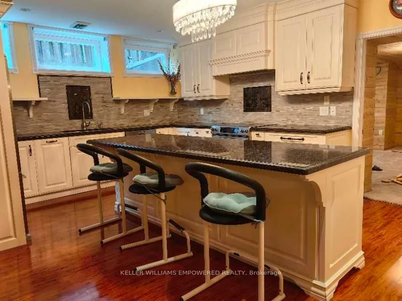 48 Pemberton Road S, Richmond Hill, ON L4C 3T4