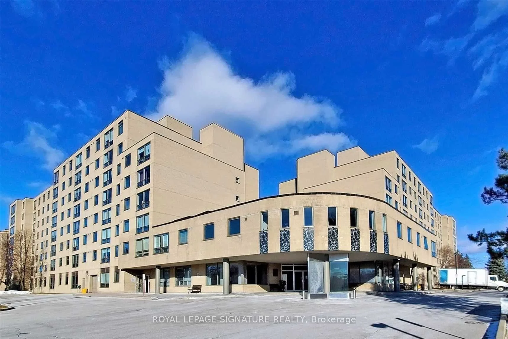 326 Major Mackenzie Drive N 613, Richmond Hill, ON L4C 8T4
