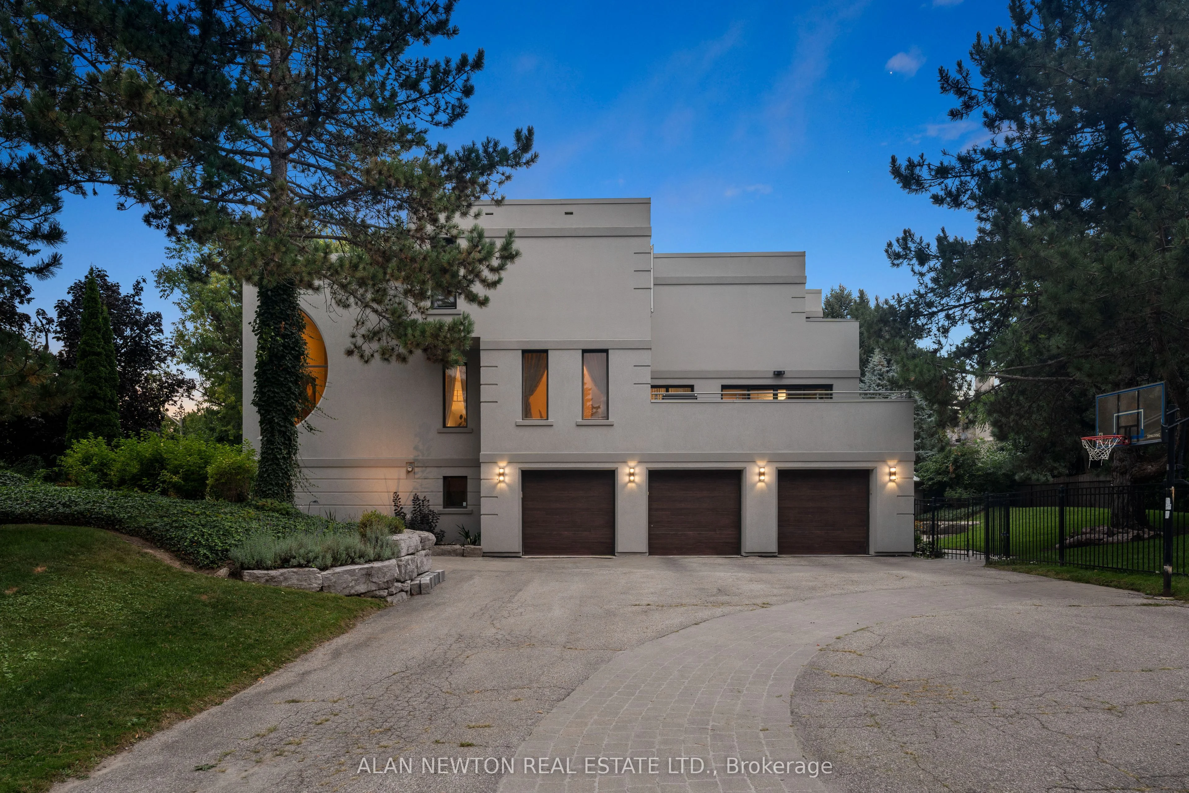 17 Moodie Drive, Richmond Hill, ON L4C 8C9